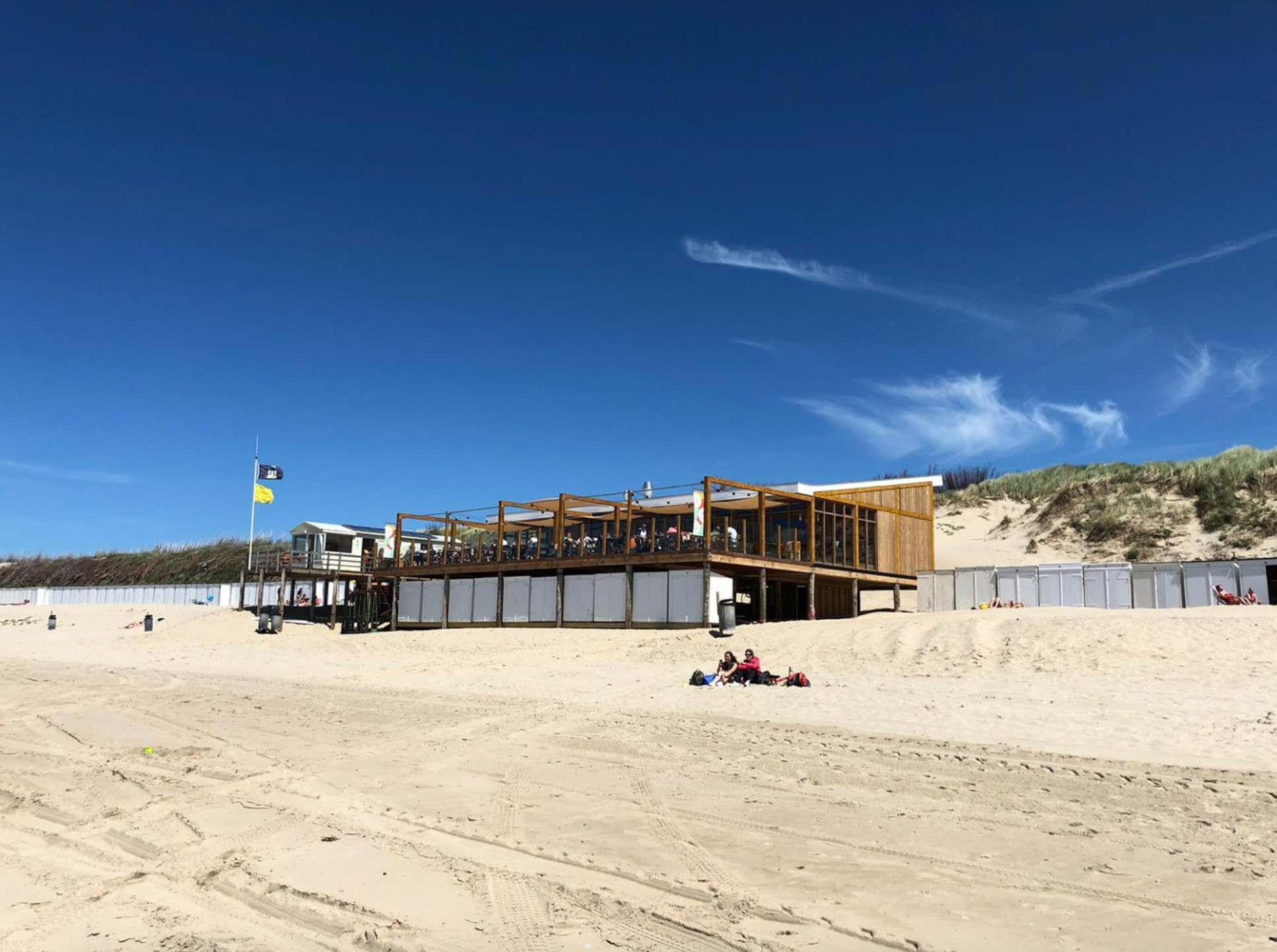 Bombaai Strandbar, Westkapelle Allyourz